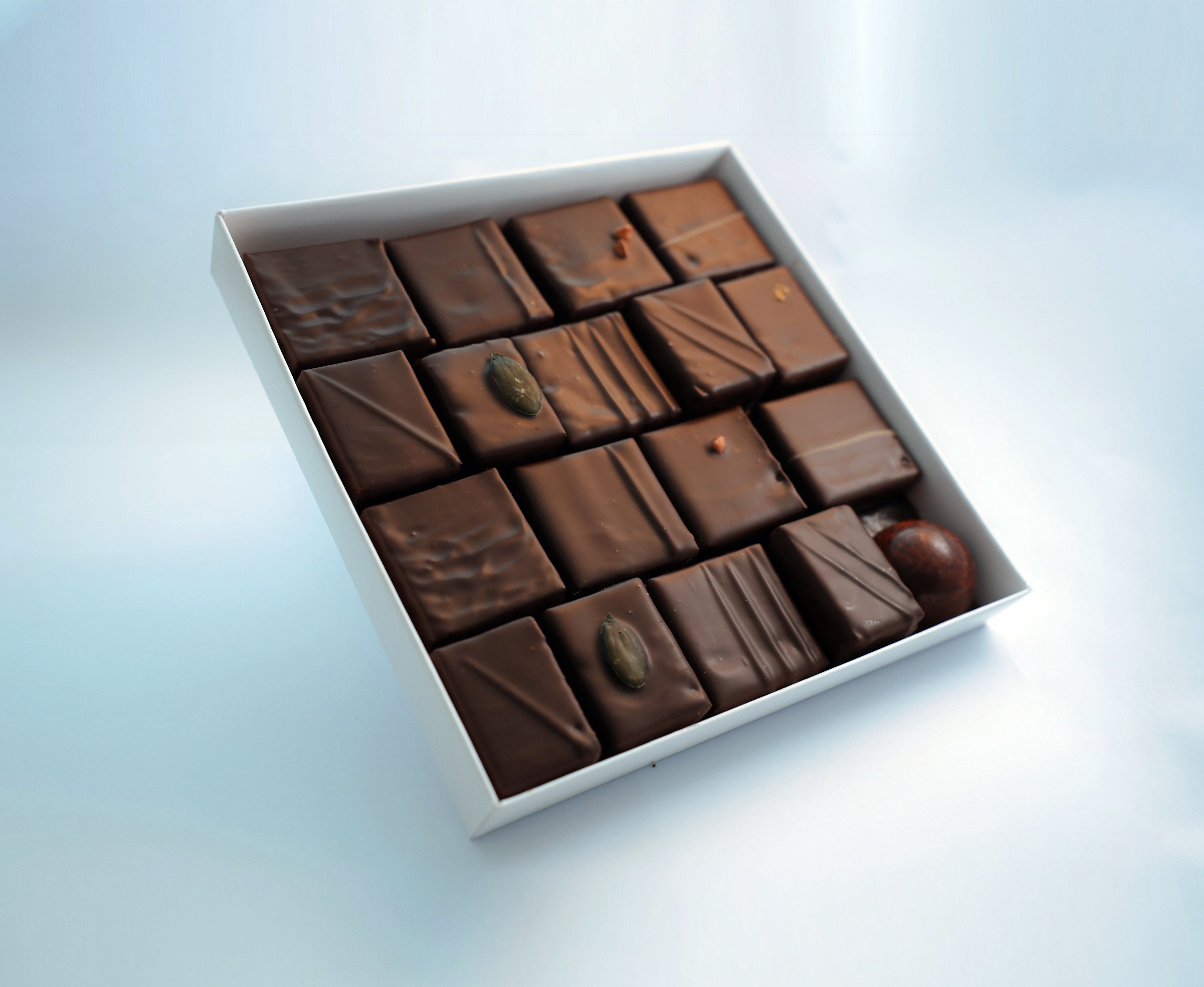 Coffret assortiment chocolat NOIR 350 g (2 étages)