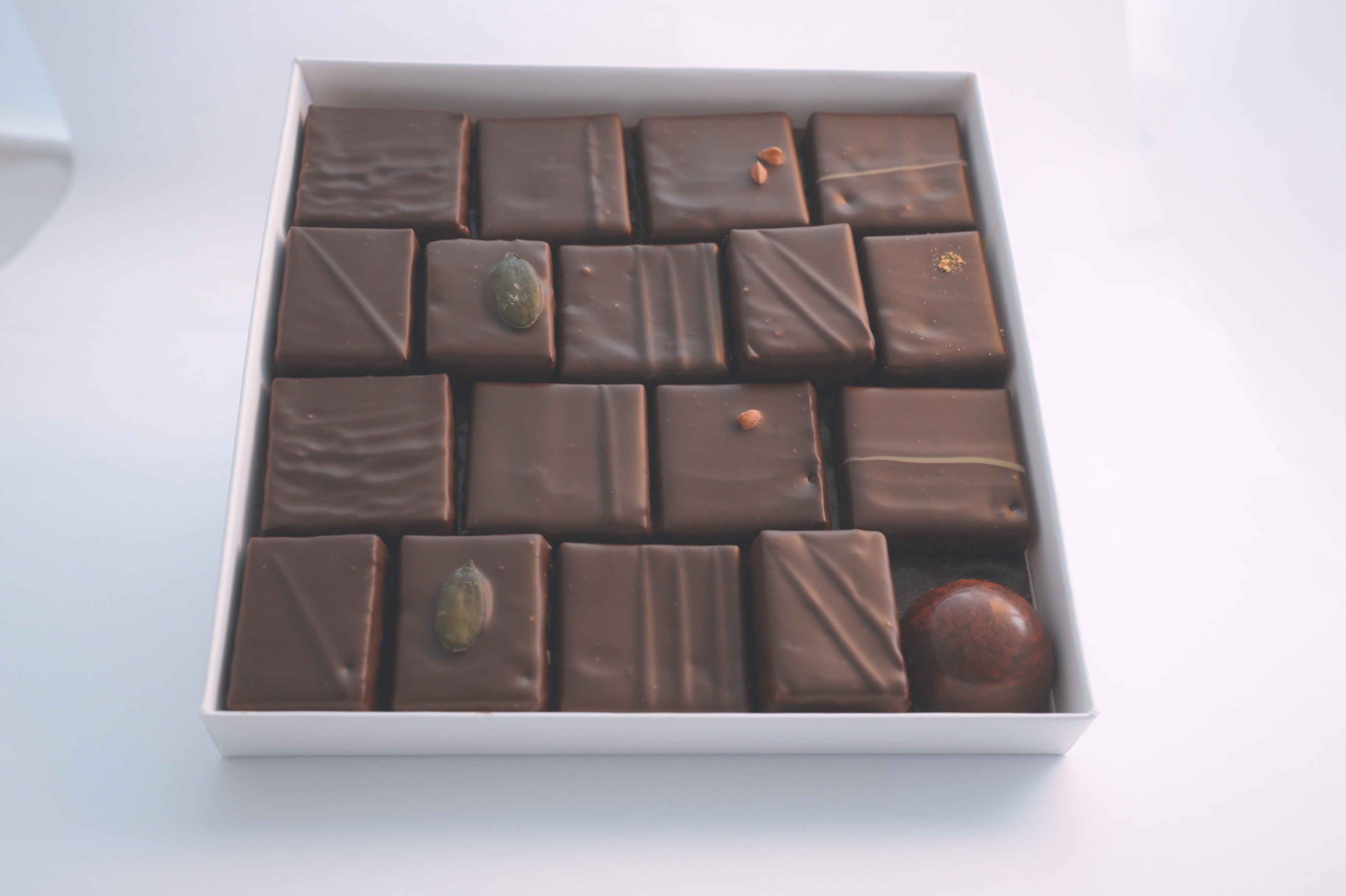 Coffret assortiment chocolat NOIR 350 g (2 étages)